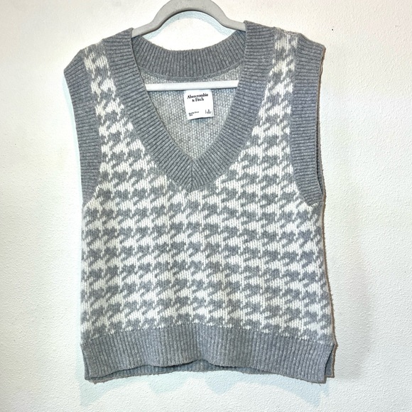 Abercrombie & Fitch Gray and Cream Houndstooth V-Neck Sweater Vest Size S - Picture 5 of 9